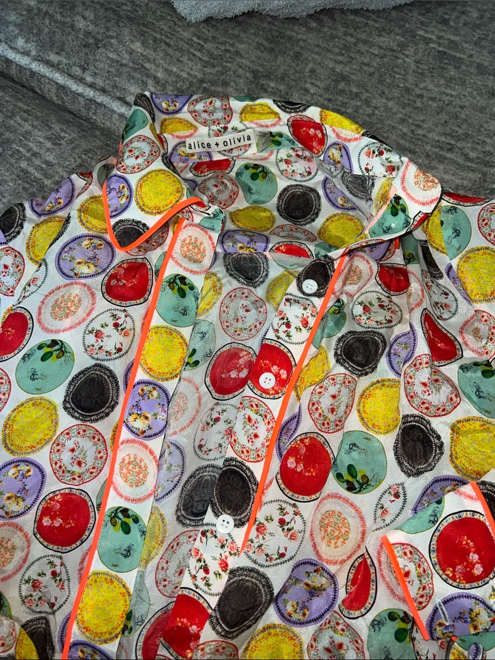 Alice+Olivia Silk Willa Blouse - Picture 4 of 9